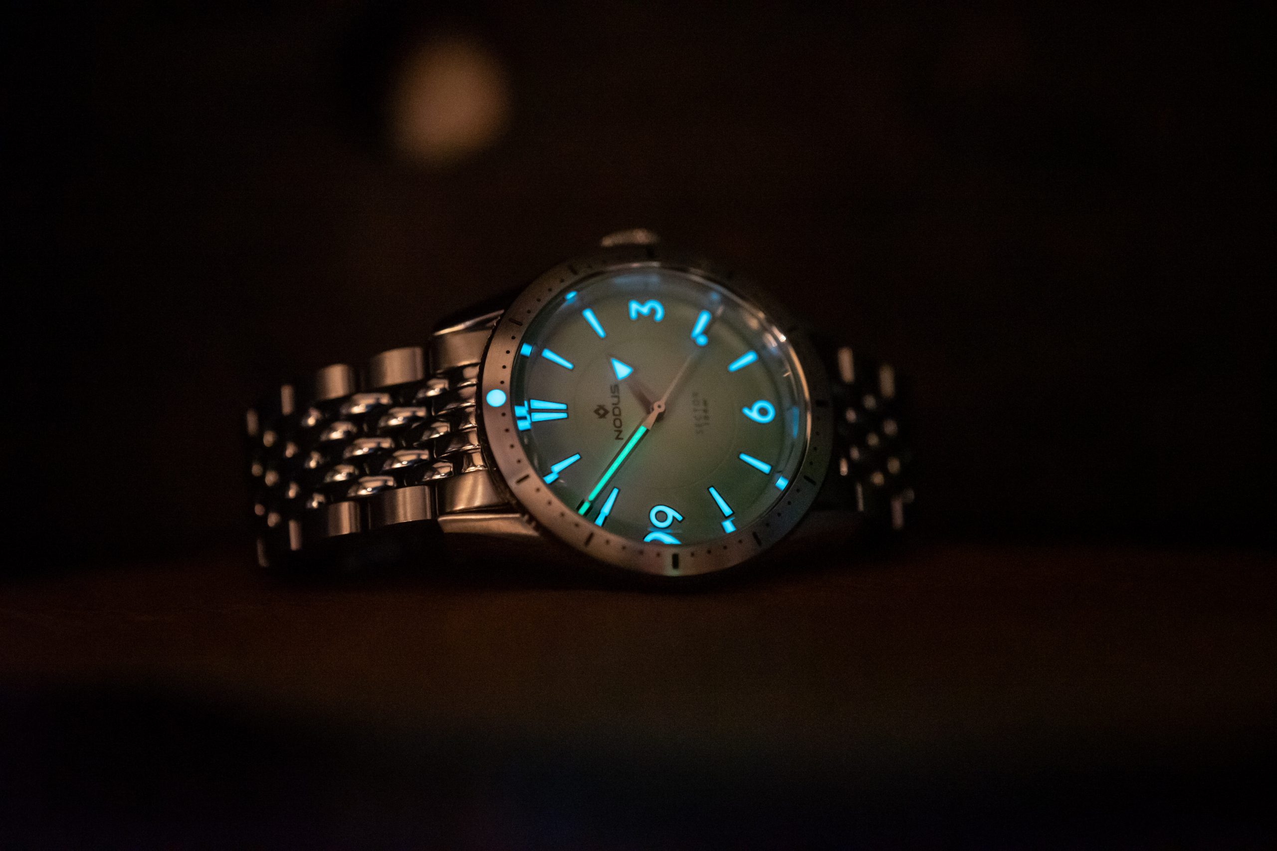 Shot of the Nodus Sector 100 dive watch beads-of-rice bracelet and luminescence.